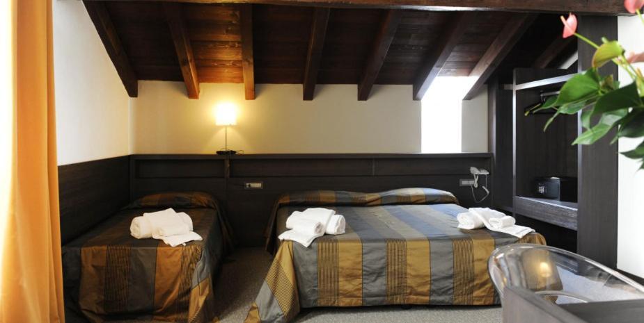 Locanda Sant'Ambrogio Rivalta  ภายนอก รูปภาพ